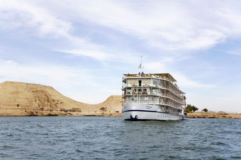 Movenpick-Prince-Abbas-Lake-Cruise1